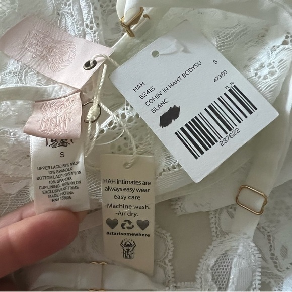HAH Comin' In Haht Bodysuit in Blanc - Picture 15 of 16